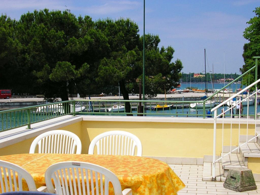 Albergo Trattoria Fioravante Peschiera del Garda Exterior photo